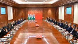 习近平会见印度总理莫迪