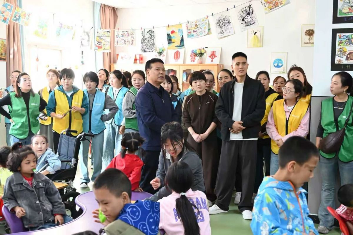 百和堂大药房走进市社会福利院开展爱心捐赠活动