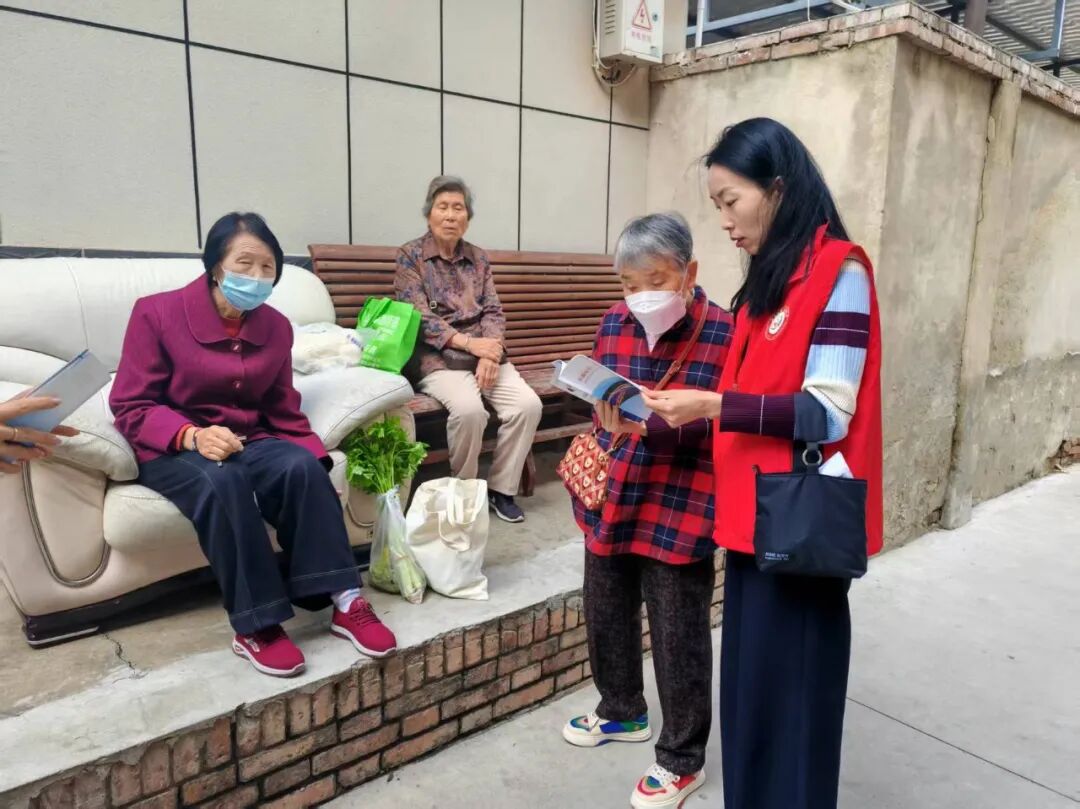 庆阳质量检验检测研究院志愿者开展创城知识宣传