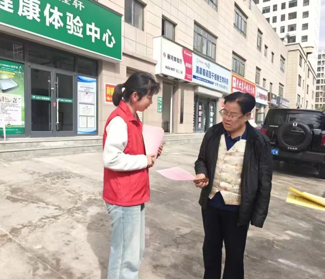 市交通运输局志愿者开展创城知识宣传