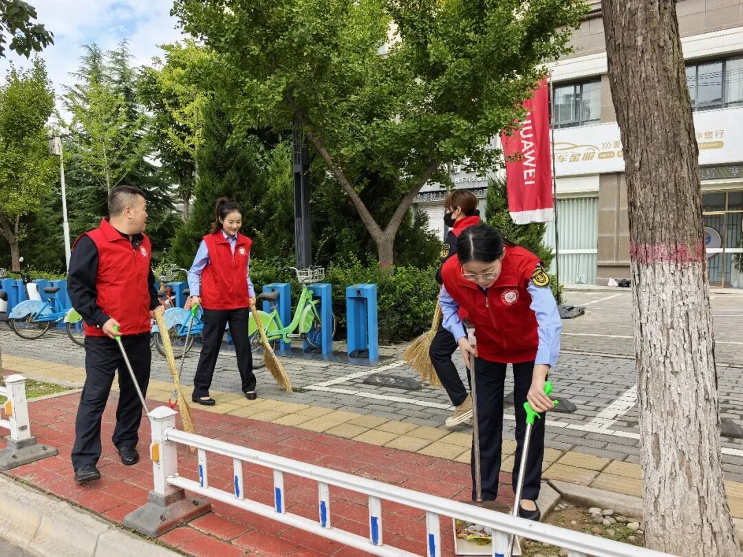 市交通运输行政综合执法队志愿者开展环境卫生整治