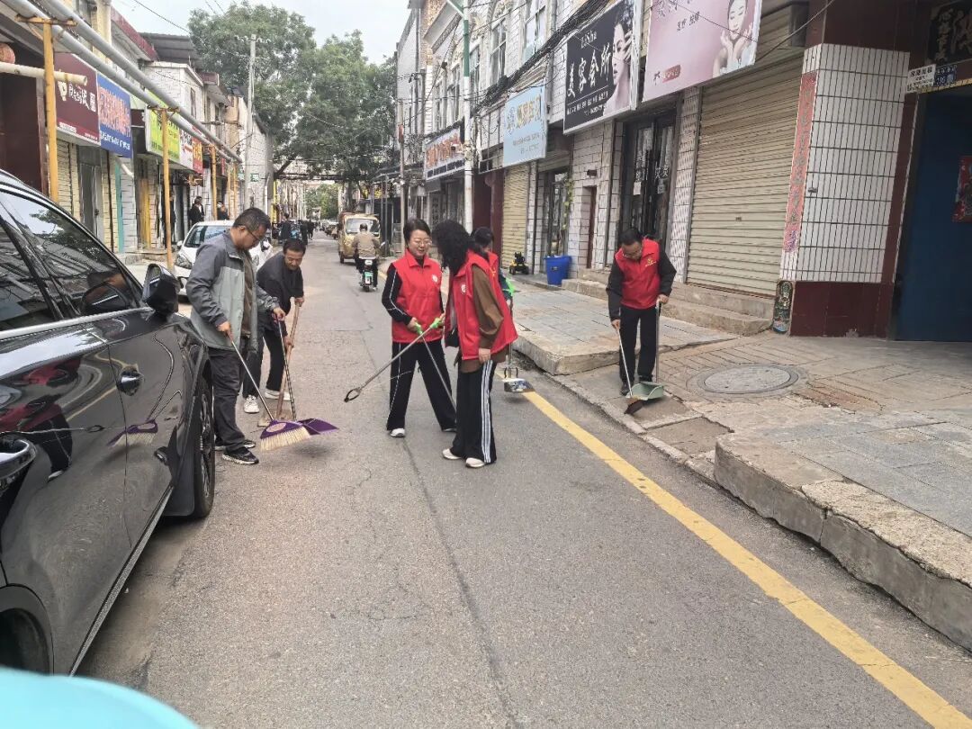 市公路局志愿者开展环境卫生整治