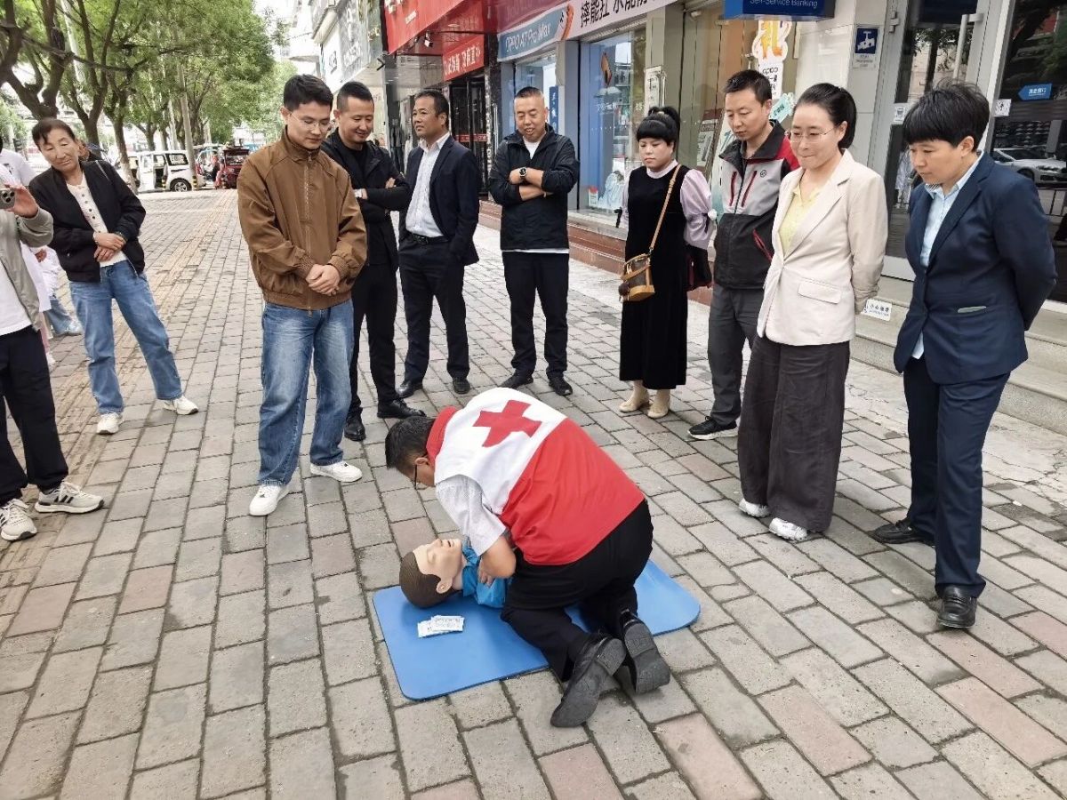 庆阳市各级红十字会开展“世界急救日”主题宣传活动