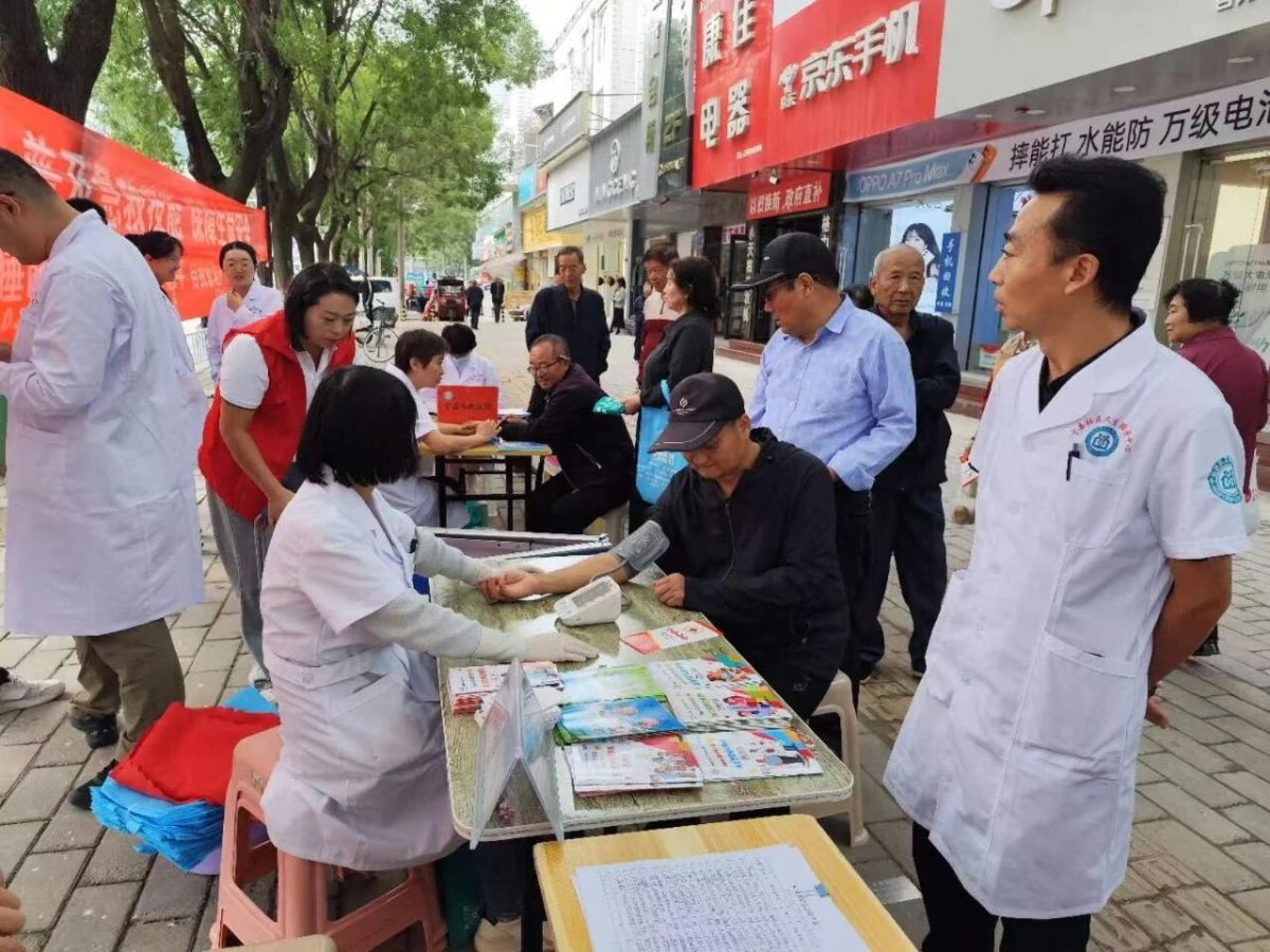 庆阳市各级红十字会开展“世界急救日”主题宣传活动