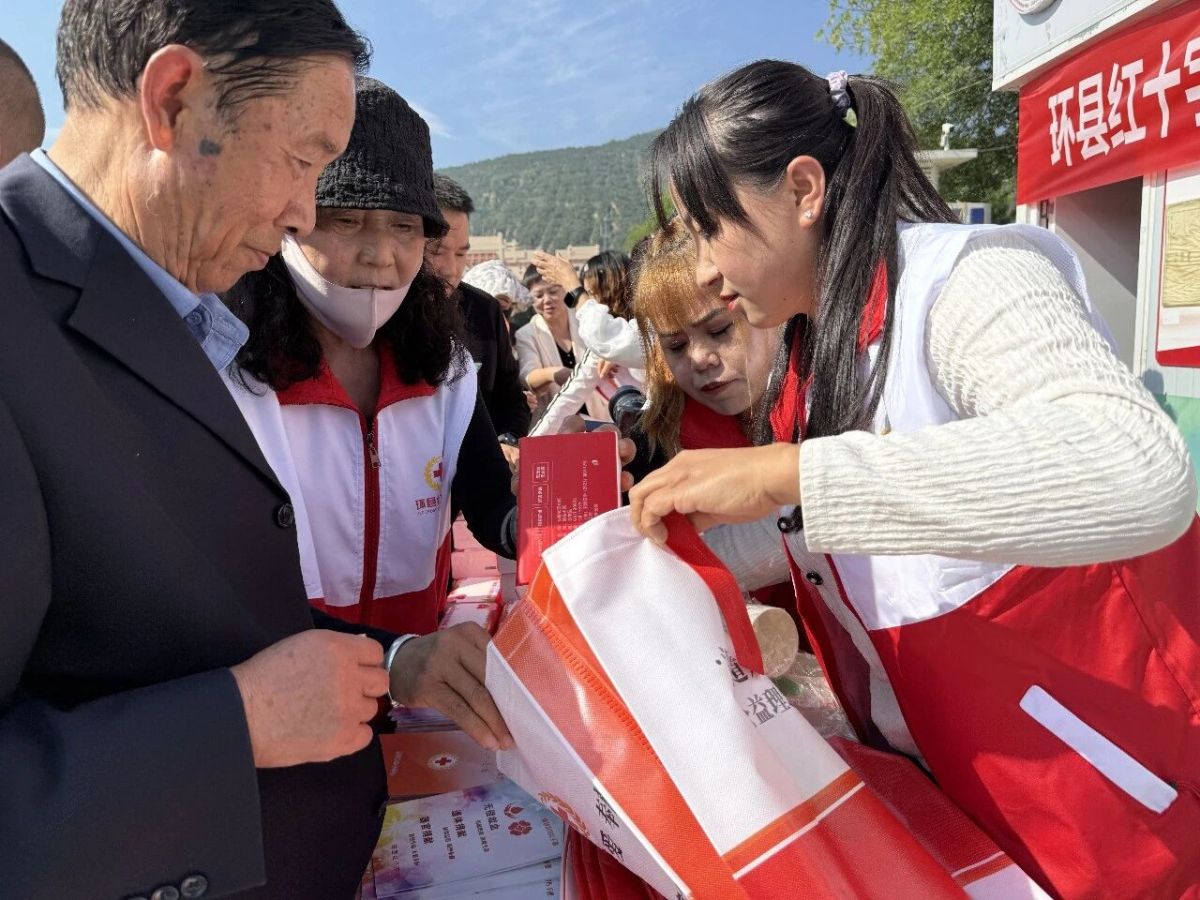 庆阳市各级红十字会开展“世界急救日”主题宣传活动