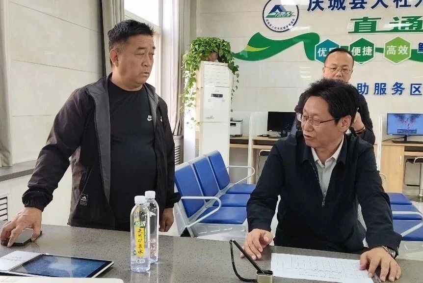 庆城县政务服务中心开展&ldquo;一把手坐窗口、走流程、解难题&rdquo;沉浸式体验活动