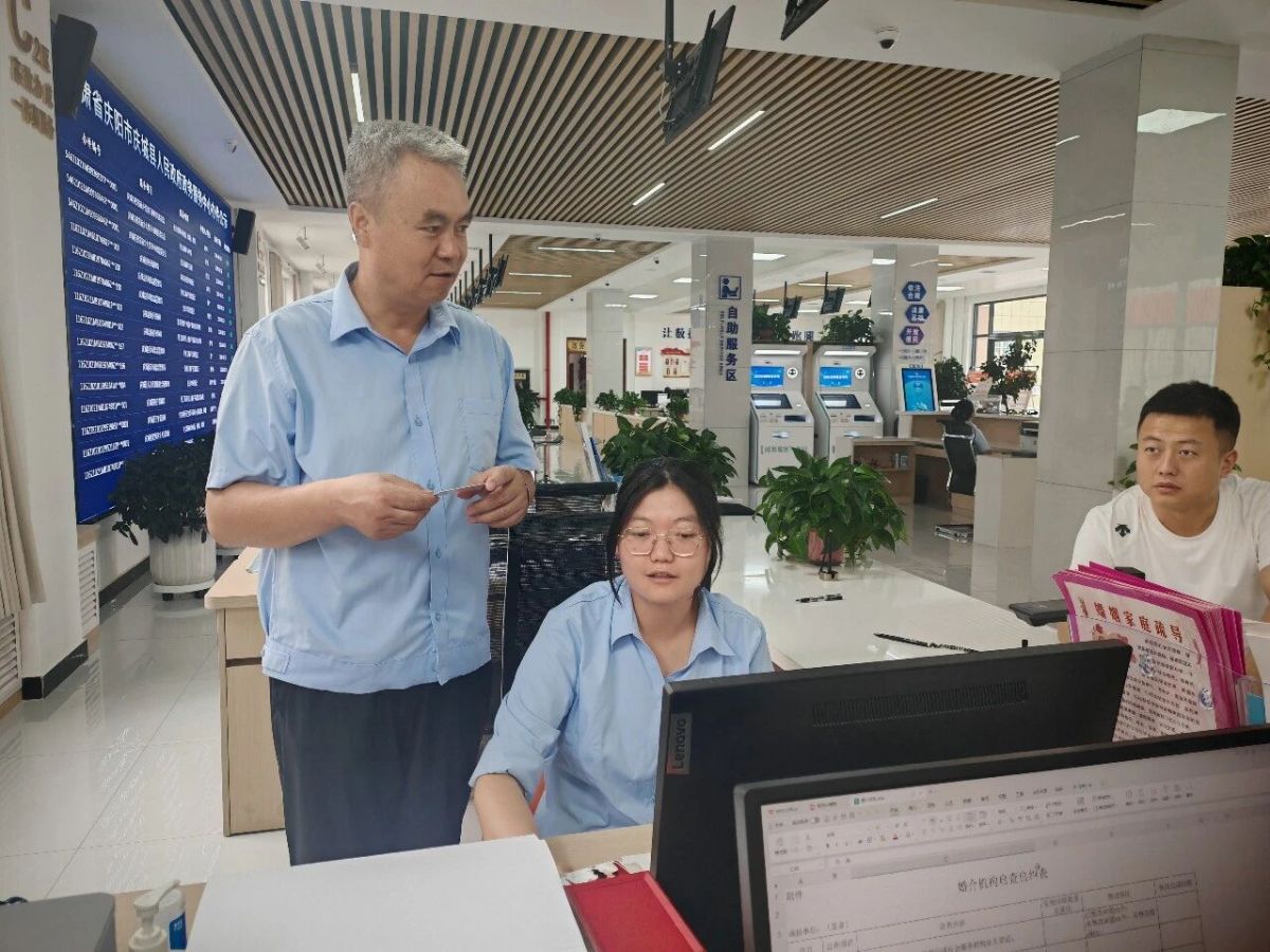 庆城县政务服务中心开展&ldquo;一把手坐窗口、走流程、解难题&rdquo;沉浸式体验活动