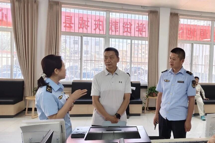 庆城县政务服务中心开展&ldquo;一把手坐窗口、走流程、解难题&rdquo;沉浸式体验活动
