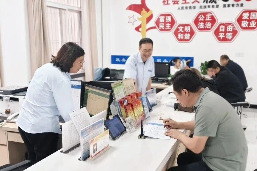庆城县政务服务中心开展&ldquo;一把手坐窗口、走流程、解难题&rdquo;沉浸式体验活动
