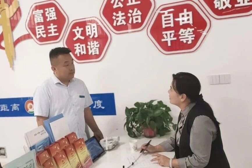 庆城县政务服务中心开展&ldquo;一把手坐窗口、走流程、解难题&rdquo;沉浸式体验活动