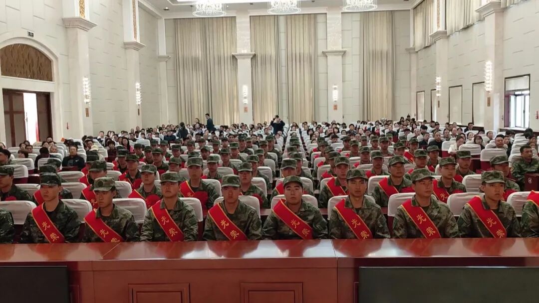 镇原县举行2026年下半年新兵入伍欢送大会