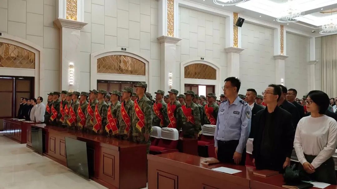 镇原县举行2026年下半年新兵入伍欢送大会