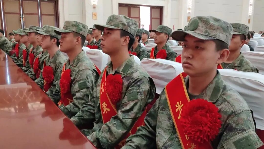 镇原县举行2026年下半年新兵入伍欢送大会