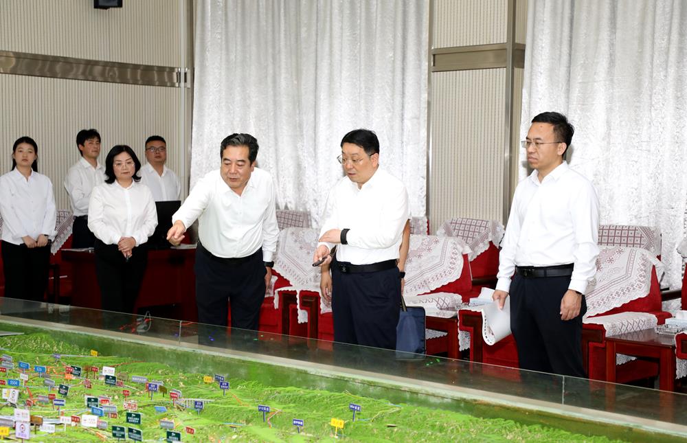 周继军在市自然资源局市生态环境局市林草局调研时强调
实干担当厚植&ldquo;高天厚土&rdquo;生态家底
为民造福提升&ldquo;福地庆阳&rdquo;发展成色