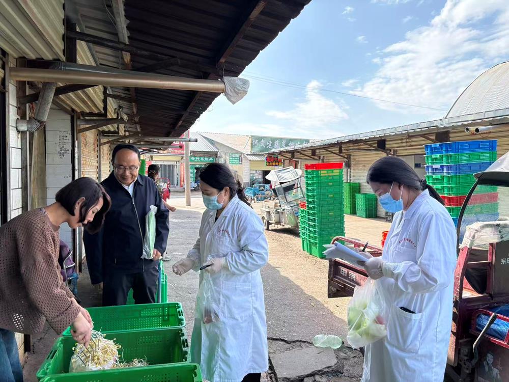 庆阳市食检中心扎实开展食品安全快检进市场活动