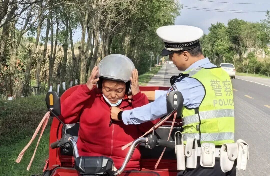 织密秋收“安全网”,护航乡间“丰收路”
