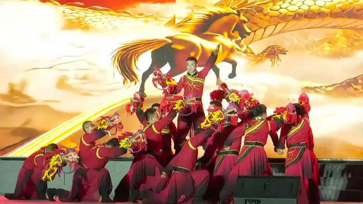 正宁县举行“乐享金秋·美在正宁”农文旅商融合促消费宣传推介活动开幕式暨庆祝第九个中国农民丰收节文艺演出