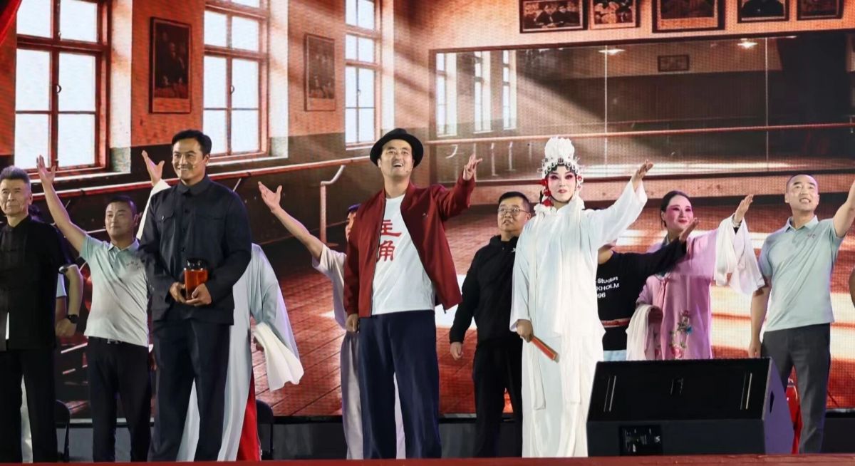 正宁县举行“乐享金秋·美在正宁”农文旅商融合促消费宣传推介活动开幕式暨庆祝第九个中国农民丰收节文艺演出