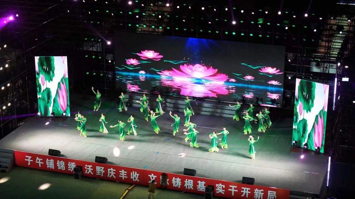 正宁县举行“乐享金秋·美在正宁”农文旅商融合促消费宣传推介活动开幕式暨庆祝第九个中国农民丰收节文艺演出