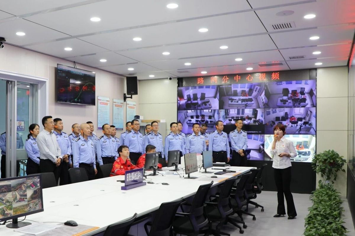 庆阳市公安局来我中心观摩交流党建工作