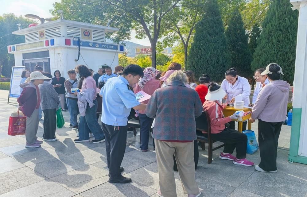 环县市场监管局开展2026年药品安全宣传周便民服务活动
