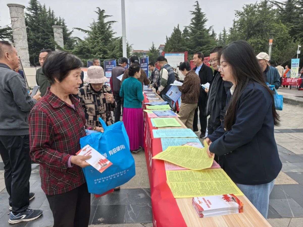 庆阳市退役军人事务局开展全民国防教育日宣传活动