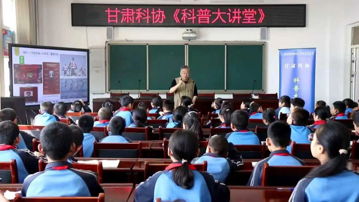 甘肃科技馆“红色陇东 科普同行”暨“流动科普百县千车万里行”活动走进正宁