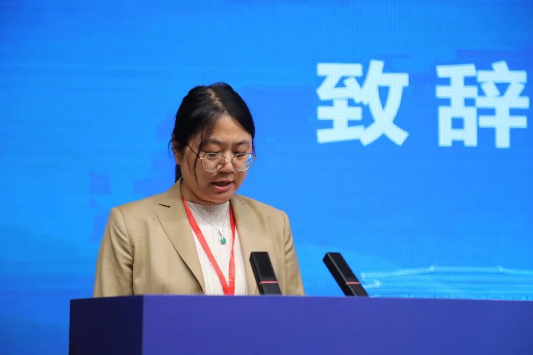 论坛上,六位专家依次登台作主题报告,分享前沿科研成果,碰撞学术思想。