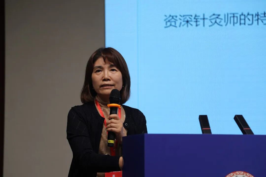 天津中医药大学教授潘兴芳,作《智能针灸机器人的临床转化探索:动物与人体安全性、可行性及初步疗效观察》报告,分享智能针灸机器人从实验室走向临床应用过程中的研究探索。