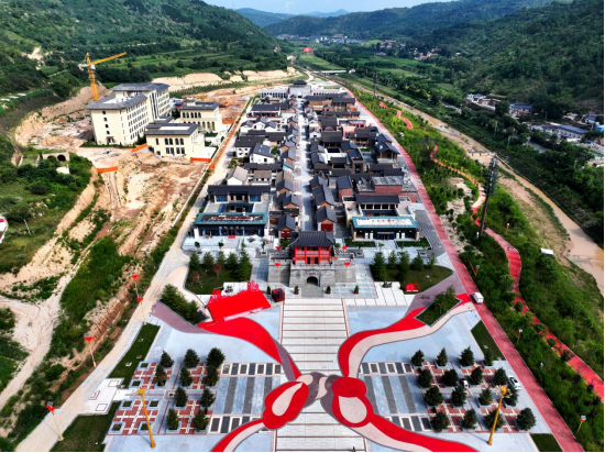 庆阳市华池县长征国家文化公园南梁革命根据地核心展示园航拍图。新华网发 赵彩霞摄