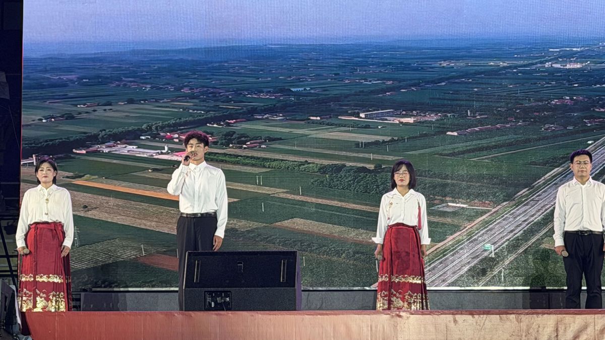 现代诗朗诵《月华落厚塬 家国共婵娟》演出单位:永正镇新时代文明实践所