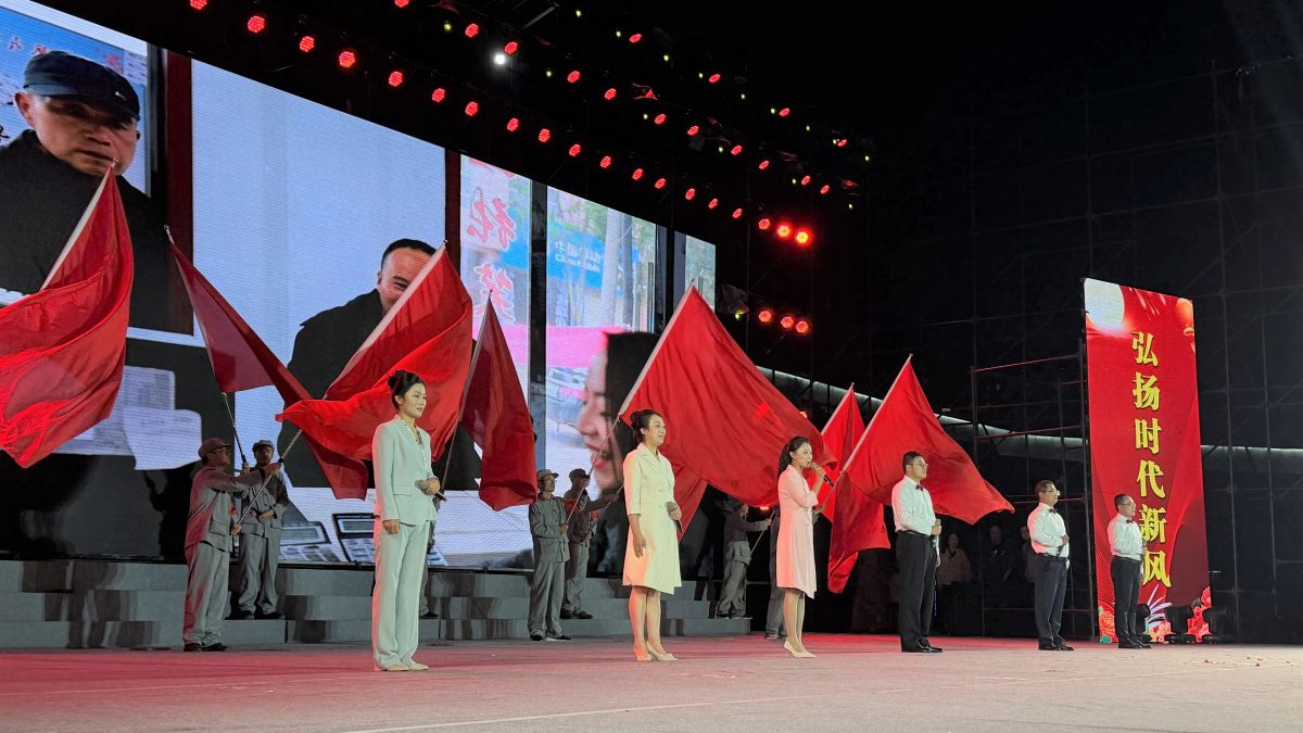 诗朗诵《明月照古塬》演出单位:五顷塬回族乡新时代文明实践所