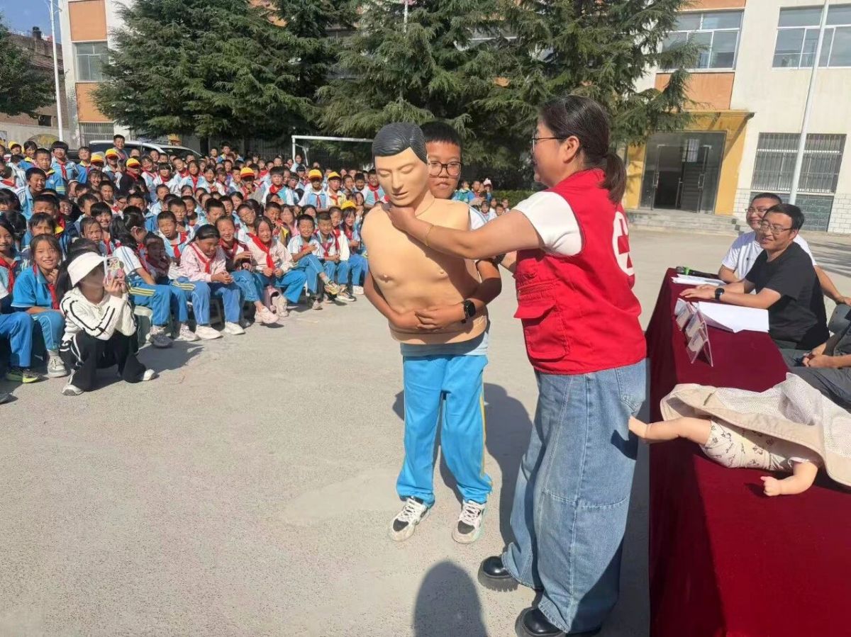 庆城县红十字会开展系列公益活动 普及急救知识传递人道温情