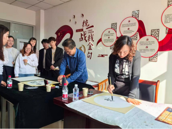 镇原县举行民族团结进步宣传周启动仪式暨“法治护航 石榴同心”进企业联谊活动