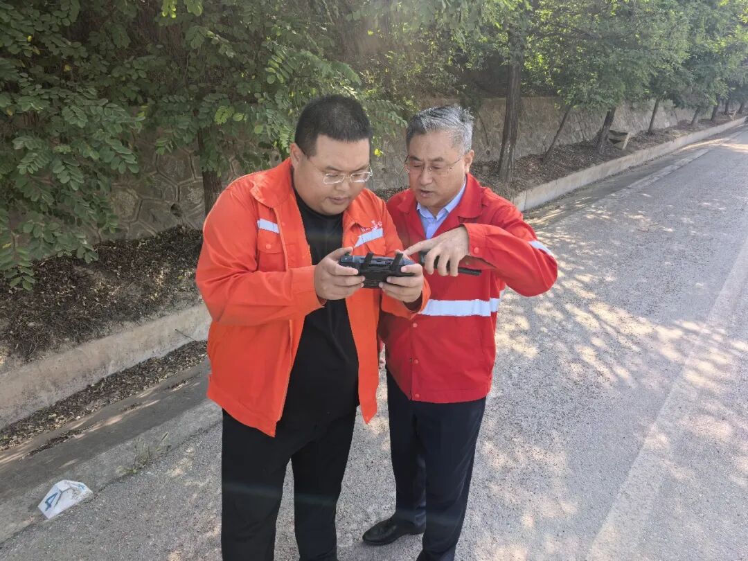 ▲使用无人机观测高边坡