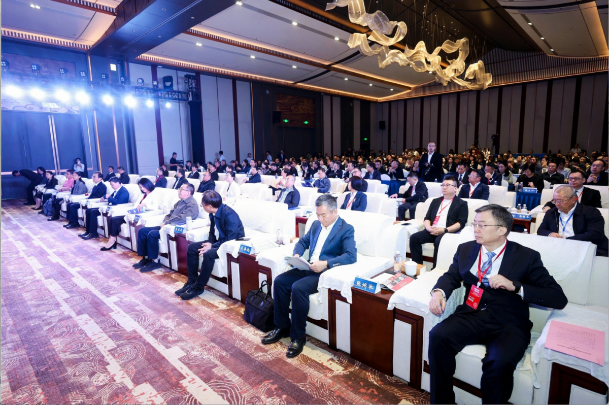 中国报业协会常务理事、甘肃报业协会会长王光庆,人民日报社甘肃分社社长徐红梅,庆阳市委常委、庆城县委书记张鸿举,庆阳市副市长李登旭等出席论坛开幕式。
