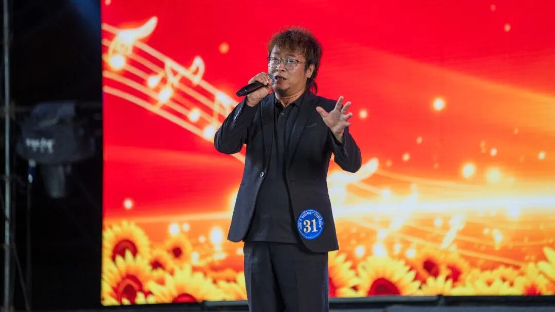 来自甘肃省兰州市的31号选手李健龙演唱《天堂》。