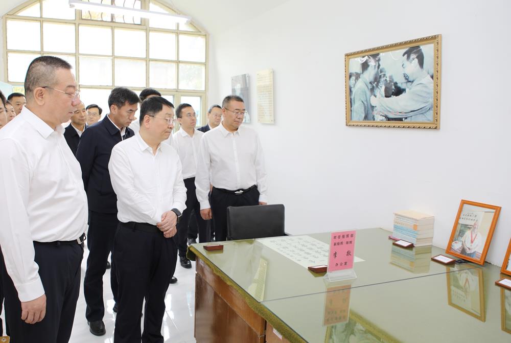 庆阳市与长庆油田公司举行党委理论学习中心组联学会议 周继军李战明等作交流发言