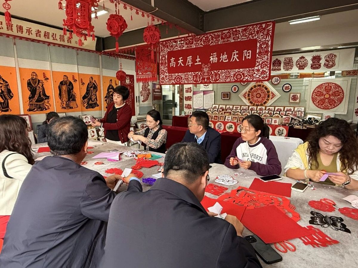 庆阳市文联开展中秋非遗剪纸研学活动