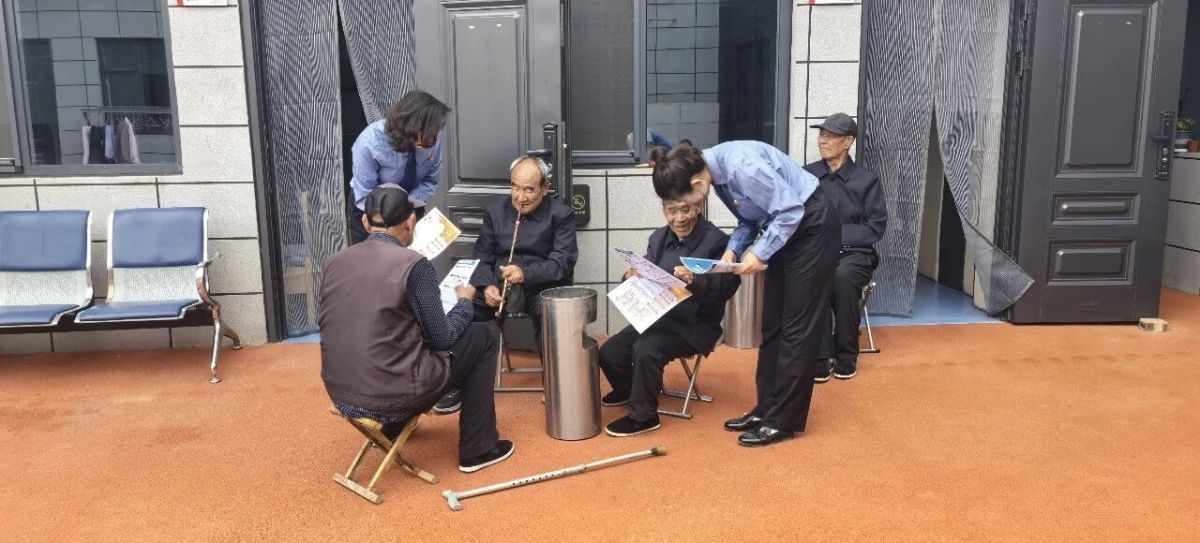 华池检察:党建聚力送温暖 佳节敬老传温情