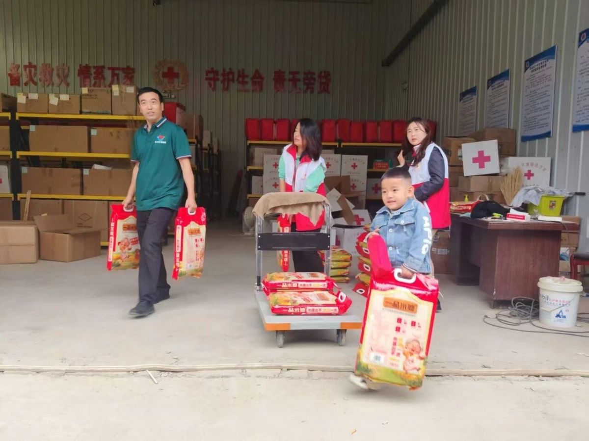 环县红十字会开展中秋关爱慰问活动
