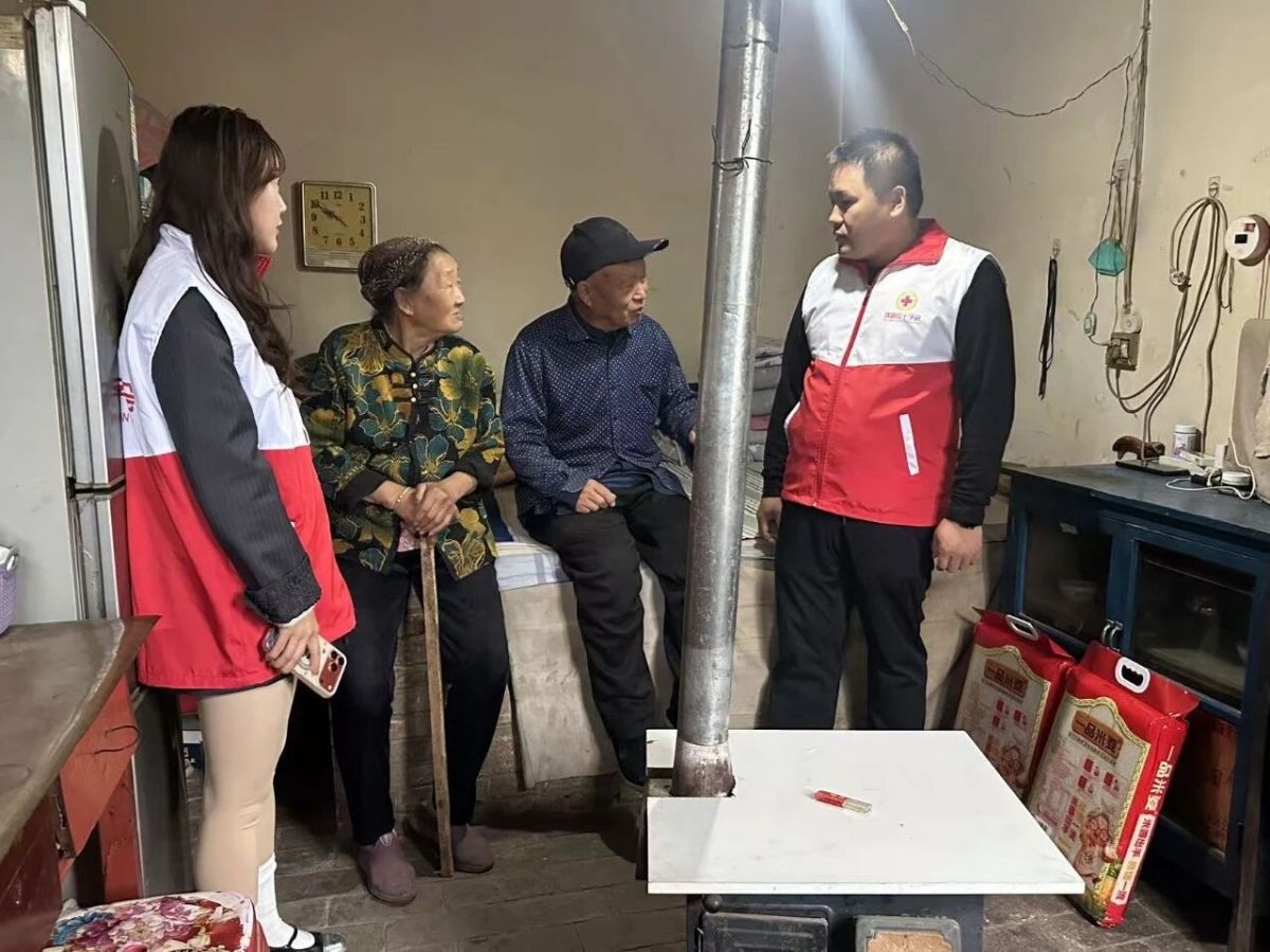 环县红十字会开展中秋关爱慰问活动