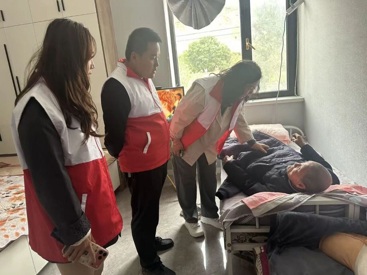 环县红十字会开展中秋关爱慰问活动