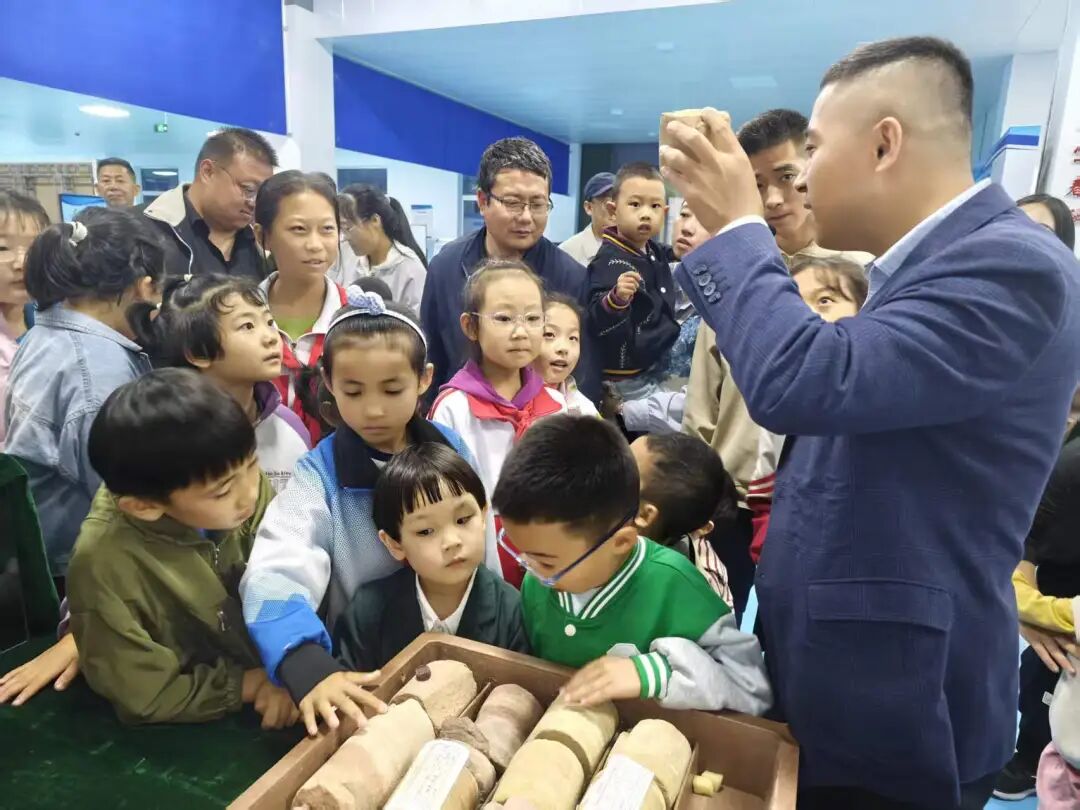 科普润童心——我院开展职工子女地质科普实践活动