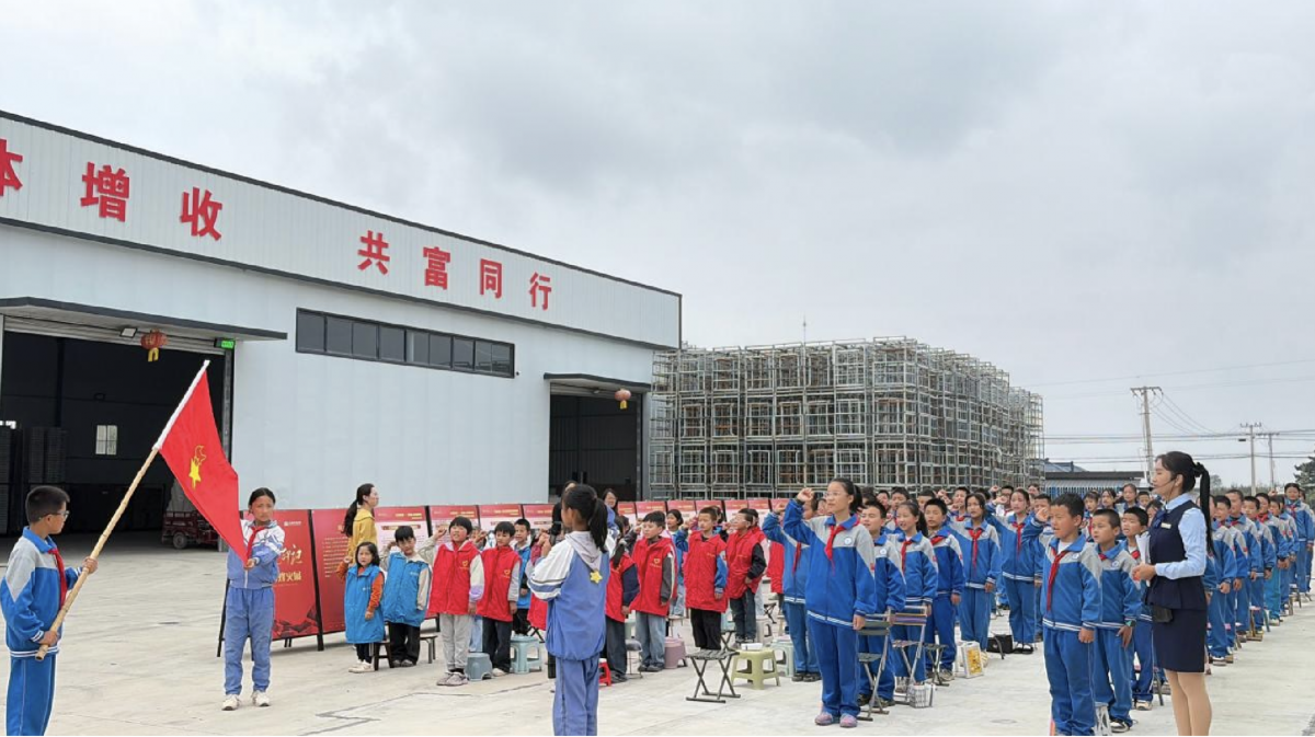庆城县委党史研究室与庆城县博物馆联合组织开展重走红二十五军过境庆城路线研学活动