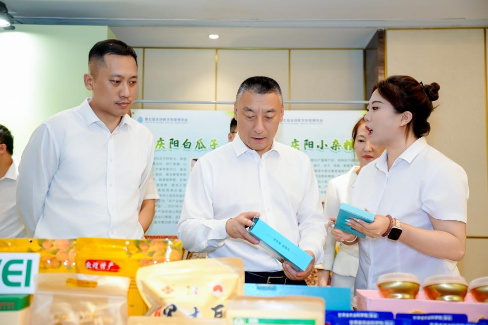 庆阳市商务局参加第五届数贸会并开展“甘味”展销及招商对接