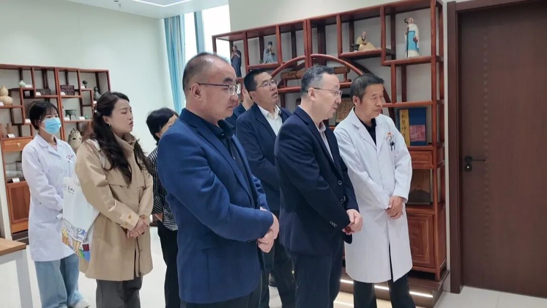 华池:访企拓岗促交流 义诊帮扶暖基层
