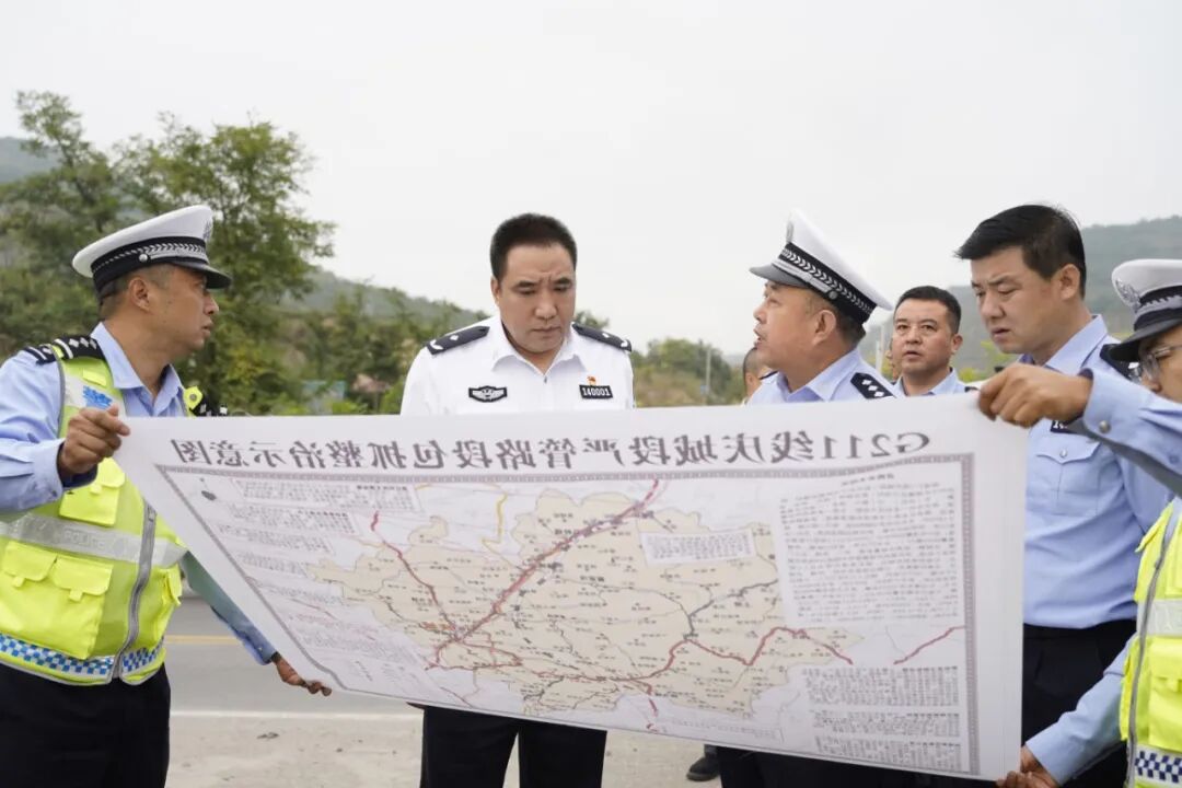 雷晓刚同志督导检查中秋假期交通安保及疏堵保畅工作