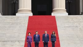 习近平和彭丽媛同美国总统特朗普夫妇茶叙