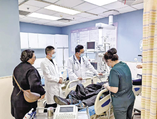 华池县医护人员在北辰区医院学习。 通讯员 孙丹 摄